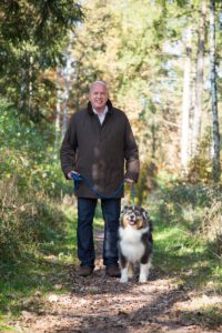 Thomas Schippert unterwegs mit seinem Hund im Münchner Süden