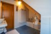 Ein Wohlfühltraum aus Holz / Niedrigenergiehaus Ruhige u. zentrale Lage in Gilching / Lkr. Starnberg - Badezimmer