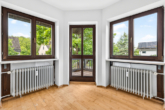 Ausgang zum Balkon OG - Fasanerie: Sehr helle und ruhige Maisonette-Wohnung (OG+DG), ’84, ca. 101 m², 2 Bäder, 2 Balkone, TG