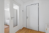 Diele mit Eingangstür - **Kapitalanleger aufgepasst** Neuwertige, vermietete 1,5 Zimmer Wohnung, 36 m²/Loggia + TG in Aubing
