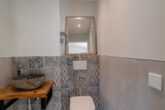 Bogenhausen-Denning: Luxus-Etagenwohnung mit 4 Zimmern, ca. 114 m², Erstbezug nach Komplettsanierung - Gäste WC