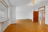 Blick zum Wohnzimmer - *Erbbaurecht* Große, helle 3-Zi-Wohnung in Germering, 108m², 2 Bäder, Parkett, Garage + Stellplatz