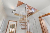 Wendeltreppe zum DG - Planegg vom Feinsten: Großes Einfamilienhaus mit ca. 180 m² auf ca. 880 m² großem Grundstück, 1992