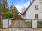 Einfahrt - Planegg vom Feinsten: Großes Einfamilienhaus mit ca. 180 m² auf ca. 880 m² großem Grundstück, 1992