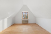 Schlafzimmer 1 im DG - Planegg vom Feinsten: Großes Einfamilienhaus mit ca. 180 m² auf ca. 880 m² großem Grundstück, 1992