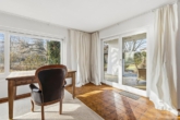 Ausgang Terrasse - Ein Haus mit Persönlichkeit. Ein Grundstück mit Seltenheitswert. ca. 809m² Privatsphäre in Krailling