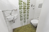 Gäste WC EG - Ein Haus mit Persönlichkeit. Ein Grundstück mit Seltenheitswert. ca. 809m² Privatsphäre in Krailling