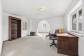 Schlafzimmer 2 - Büro - Ein Haus mit Persönlichkeit. Ein Grundstück mit Seltenheitswert. ca. 809m² Privatsphäre in Krailling