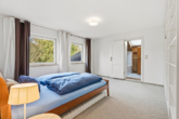 Schlafzimmer 1 - Ein Haus mit Persönlichkeit. Ein Grundstück mit Seltenheitswert. ca. 809m² Privatsphäre in Krailling
