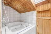 Whirlpool OG - Ein Haus mit Persönlichkeit. Ein Grundstück mit Seltenheitswert. ca. 809m² Privatsphäre in Krailling