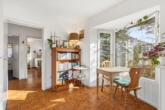 Einliegerwohnung Blick auf Bad u. Küche - Ein Haus mit Persönlichkeit. Ein Grundstück mit Seltenheitswert. ca. 809m² Privatsphäre in Krailling