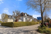 Spielstrasse - Obermenzing vom Feinsten: Dreizimmer-EG-Wohnung ca. 92 m² Wfl., 2 Bäder, Parkett, TG-Stellpl. inkl.