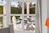 Ausblick auf die Ost Terrasse - Obermenzing vom Feinsten: Dreizimmer-EG-Wohnung ca. 92 m² Wfl., 2 Bäder, Parkett, TG-Stellpl. inkl.