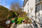 Garten zum Frühlingsanfang - Obermenzing vom Feinsten: Dreizimmer-EG-Wohnung ca. 92 m² Wfl., 2 Bäder, Parkett, TG-Stellpl. inkl.